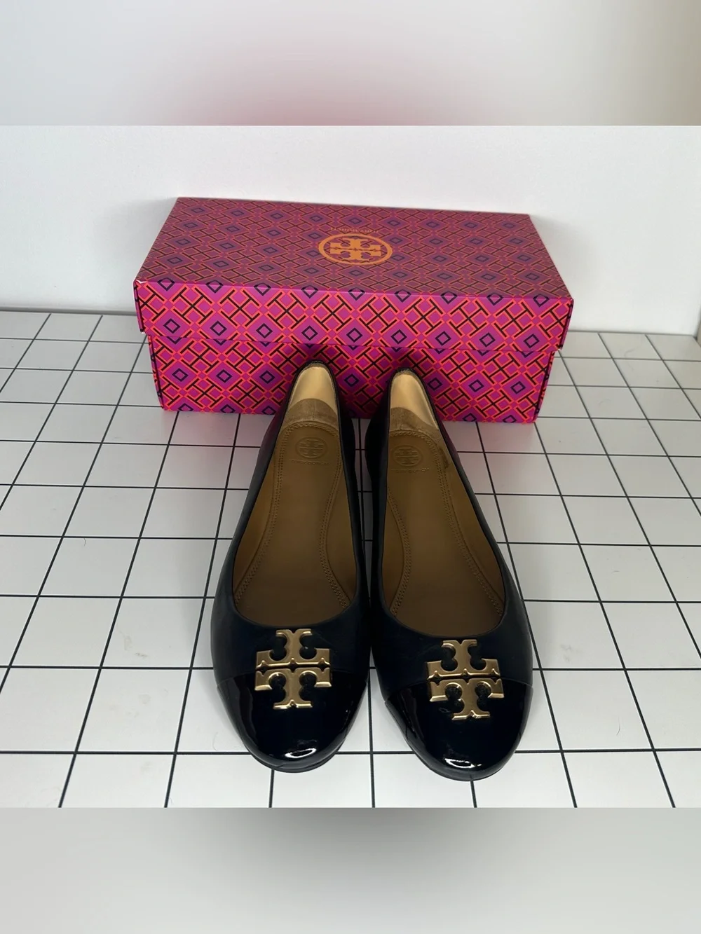 Tory Burch Black Leather Ballet Flats with Gold Logo Accent 11 Women's w/ box